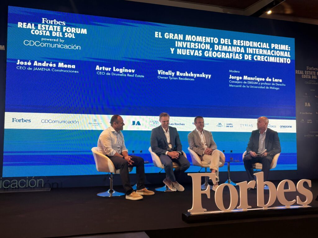 Second from the right, Vitaliy Rushchynskyy, CEO of Prestige Expo Group.